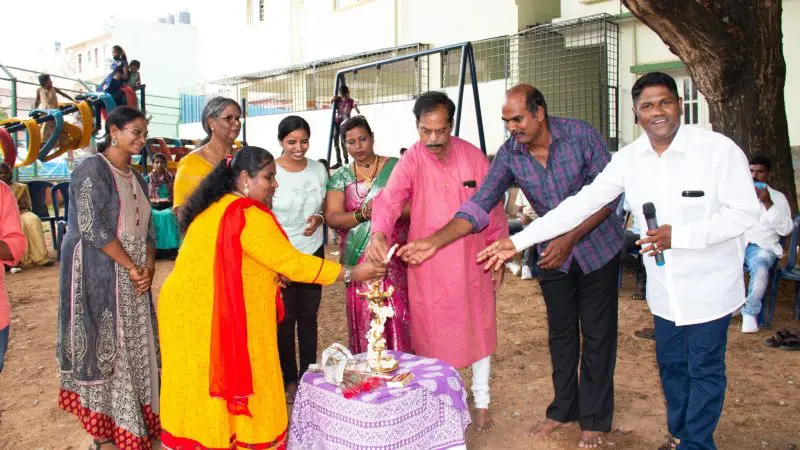 Thumbnail for Endelig en helt vanlig festdag i Bangalore!